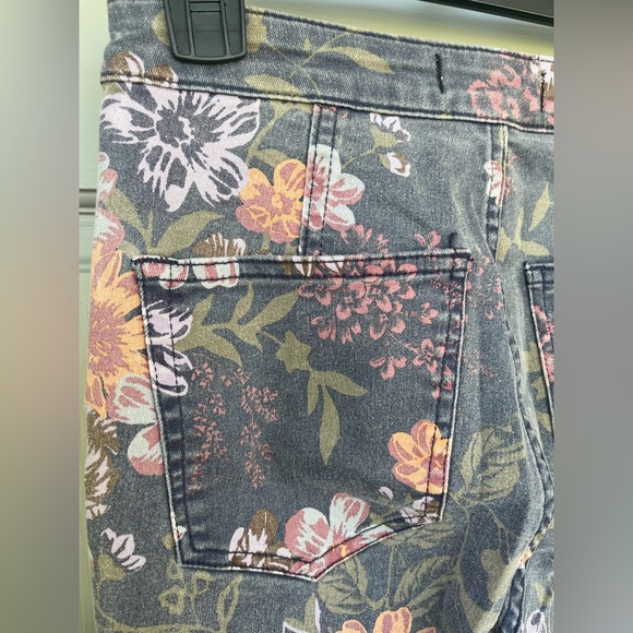 Free People We The Free Youthquake Purple Navy Floral Flare Jeans Cropped 27 - Picture 8 of 13